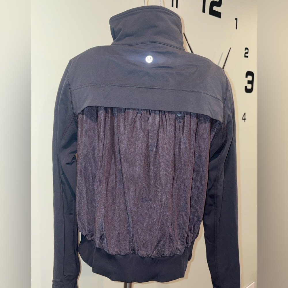 Lululemon Jacket Vented Packable Nylon Reflective - Picture 5 of 6